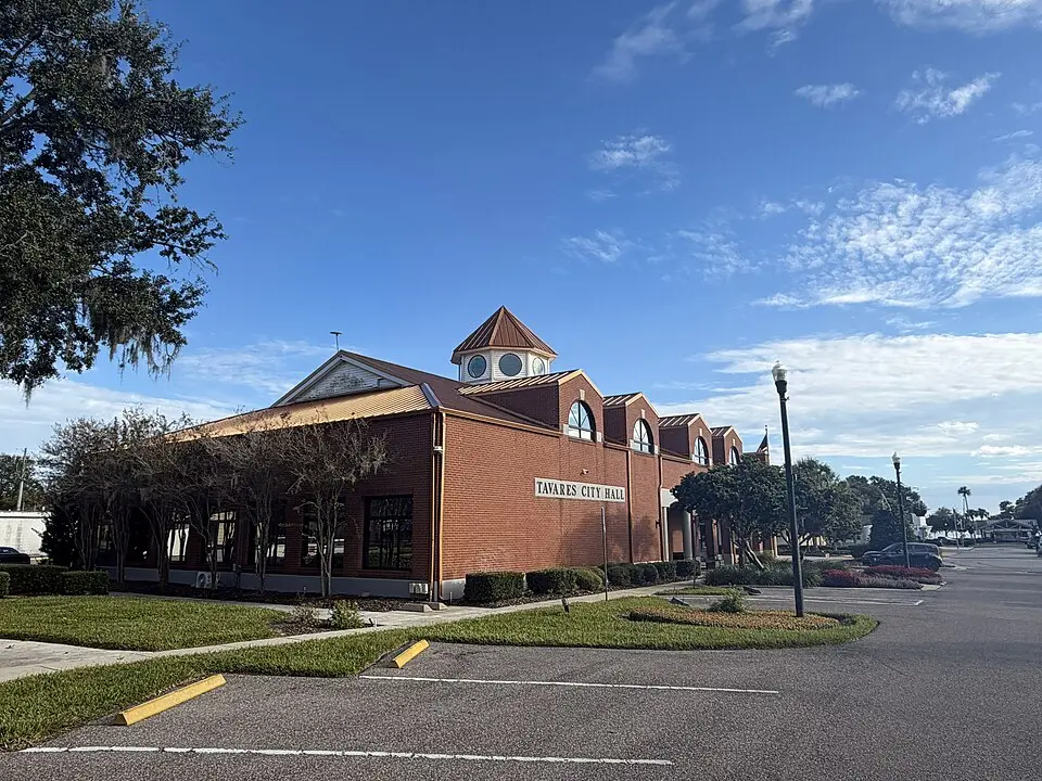 Tavares, FL
